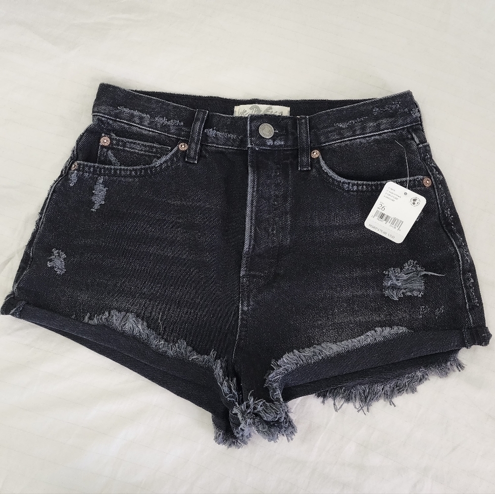 We The Free Button-fly Raw-Hem Shorts in Black size 26